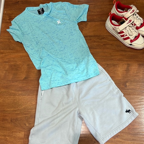 Hurley Other - Hurley T Shirt with Small Logo Soft